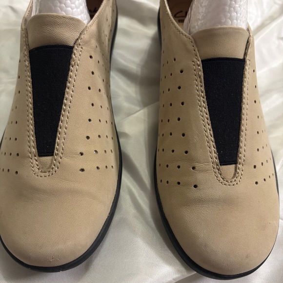 New Clark’s soft cushion tan suede slip-on women shoes sz 9W - Picture 3 of 5